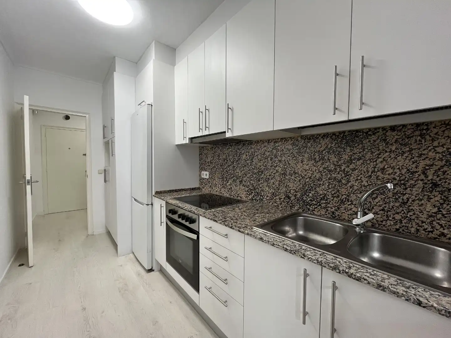 Küche von Wohnung zum Verkauf in Girona mit Heizung und Parkett