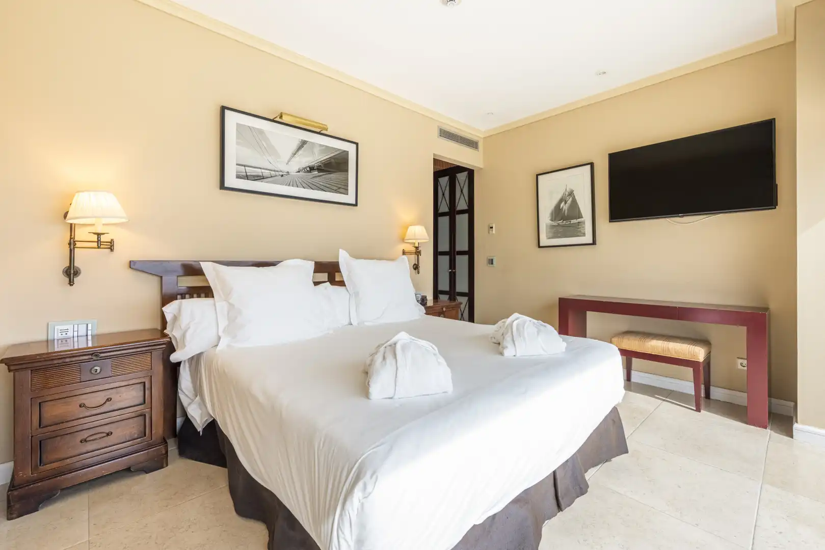 Habitación de Apartamento en venta en Marbella con Terraza, Piscina y Amueblado