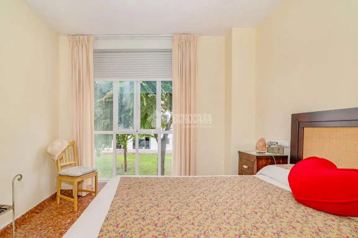 Habitación de Piso en venta en Lucena con Aire acondicionado y Amueblado