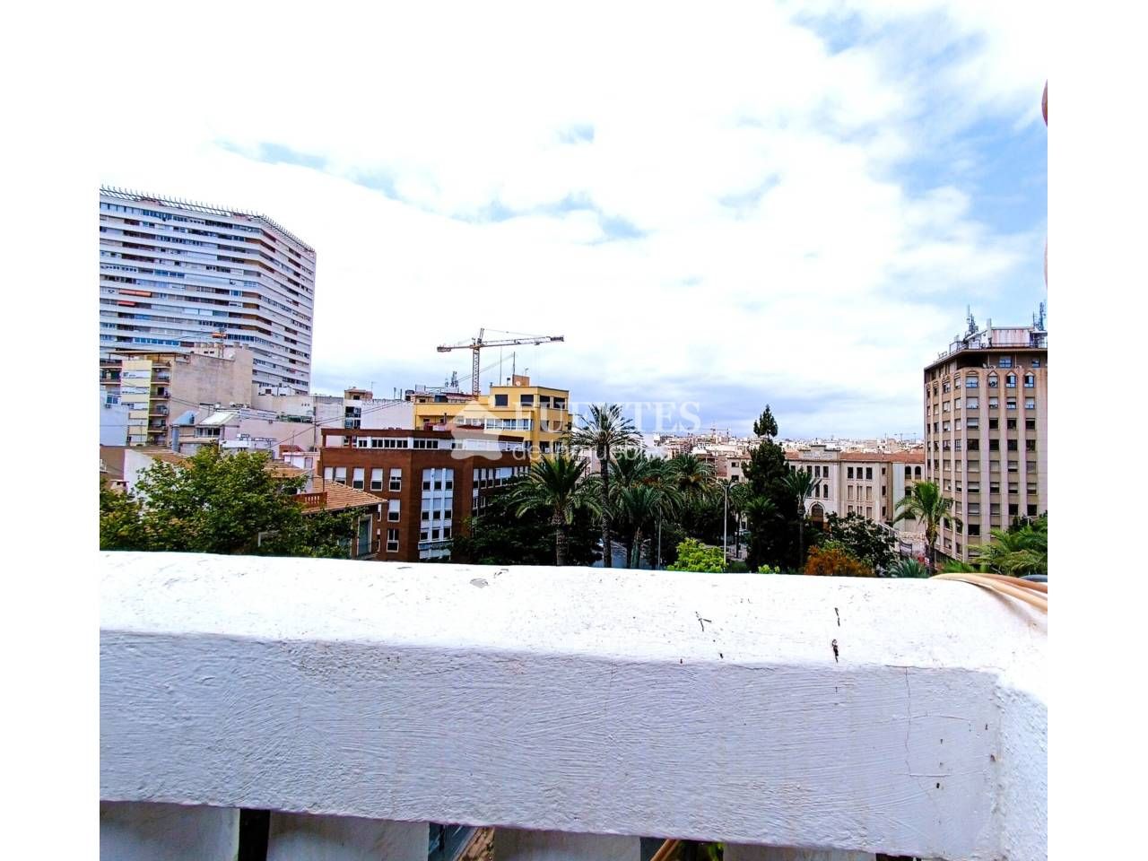 Vista exterior de Ático en venta en Alicante / Alacant con Aire acondicionado, Terraza y Amueblado