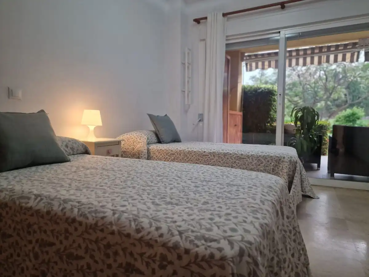 Habitación de Planta baja de alquiler en Marbella con Terraza y Piscina comunitaria