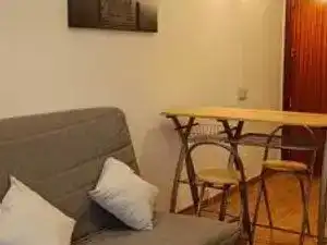 Sala d'estar de Estudi de lloguer en Barcelona amb Moblat