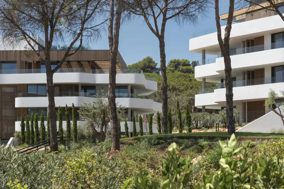 Vista exterior de Planta baixa en venda en Sotogrande amb Aire condicionat, Jardí privat i Terrassa