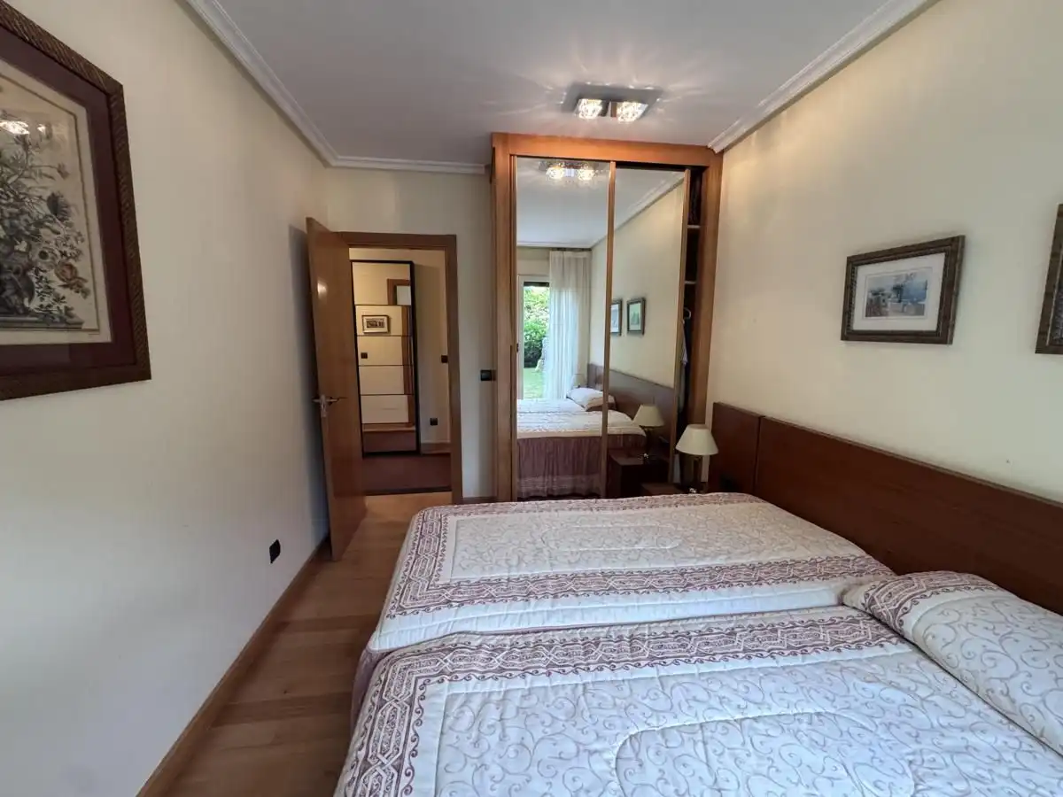 Schlafzimmer von Wohnung zum Verkauf in Llanes mit Heizung, Privatgarten und Terrasse
