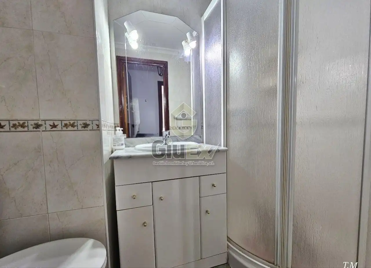 Baño de Piso de alquiler en Cáceres con Aire acondicionado, Calefacción y Terraza