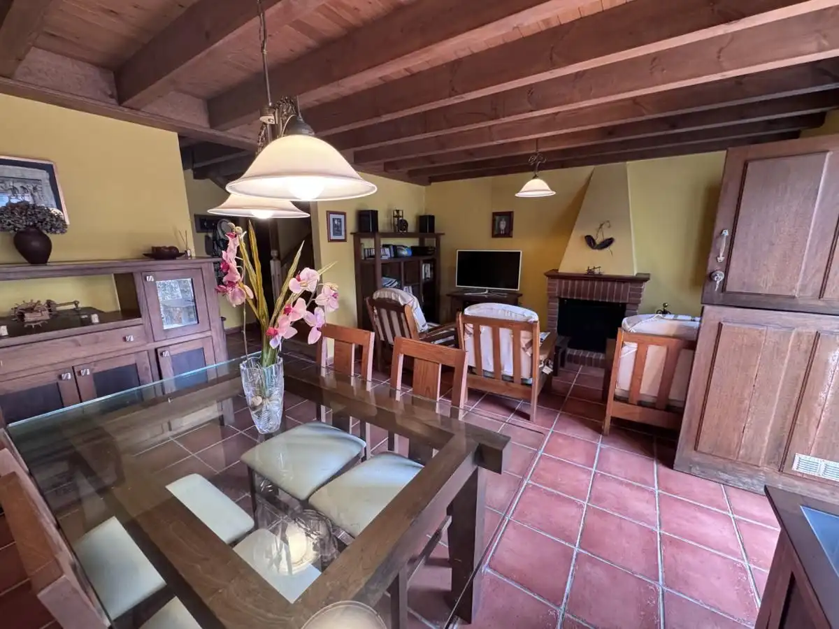 Comedor de Casa adosada en venta en Llanes con Calefacción, Jardín privado y Terraza
