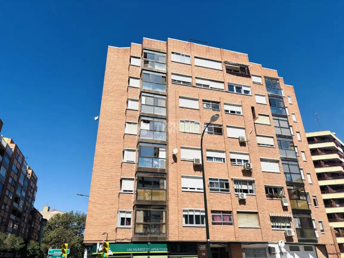 Vista exterior de Oficina en venta en  Zaragoza Capital con Calefacción