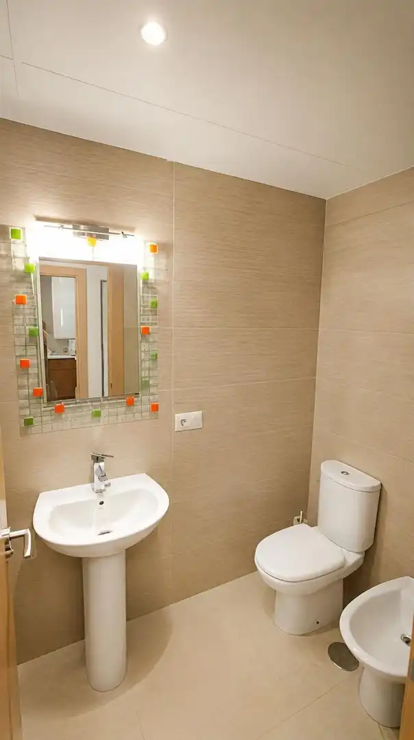 Bathroom of Flat for rent in Granada  with Air Conditioner, Heating and Private garden