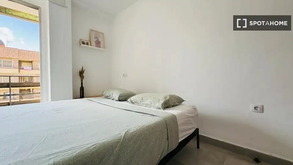 Bedroom of Flat for rent in Valencia  with Air Conditioner, Heating and Furnished