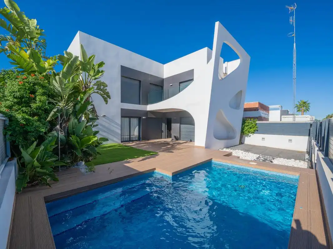 Casa amb terrassa en venda a Av. del Salvador