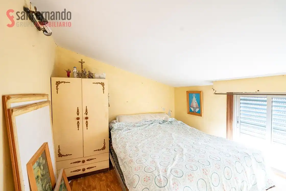 Dormitori de Apartament en venda en Santander amb Balcó