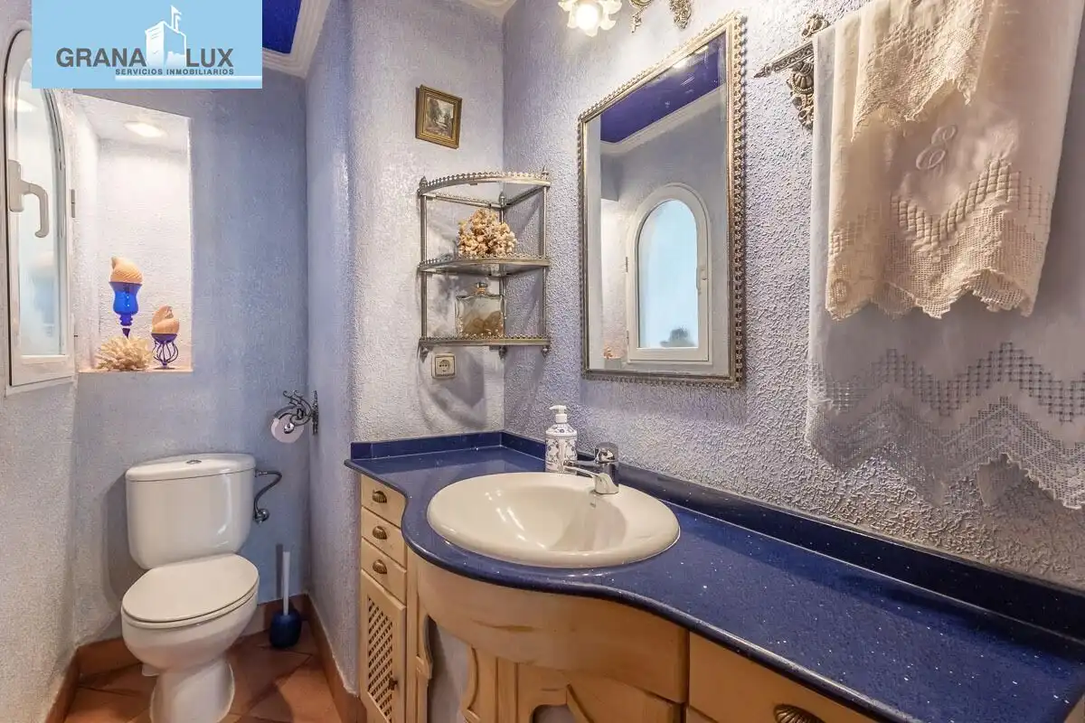Bathroom of Houses for sale in Almuñécar  with Air Conditioner, Heating and Private garden