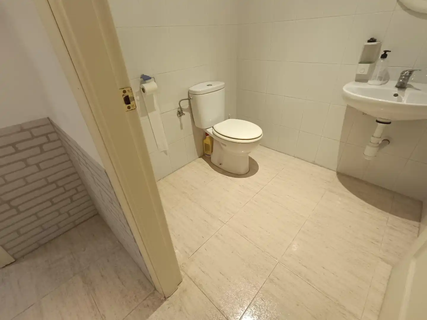 Bany de Casa o xalet en venda en Córdoba amb Terrassa, Traster i Alarma