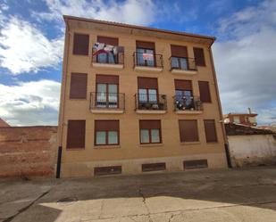 Außenansicht von Wohnungen zum verkauf in Mendavia mit Balkon