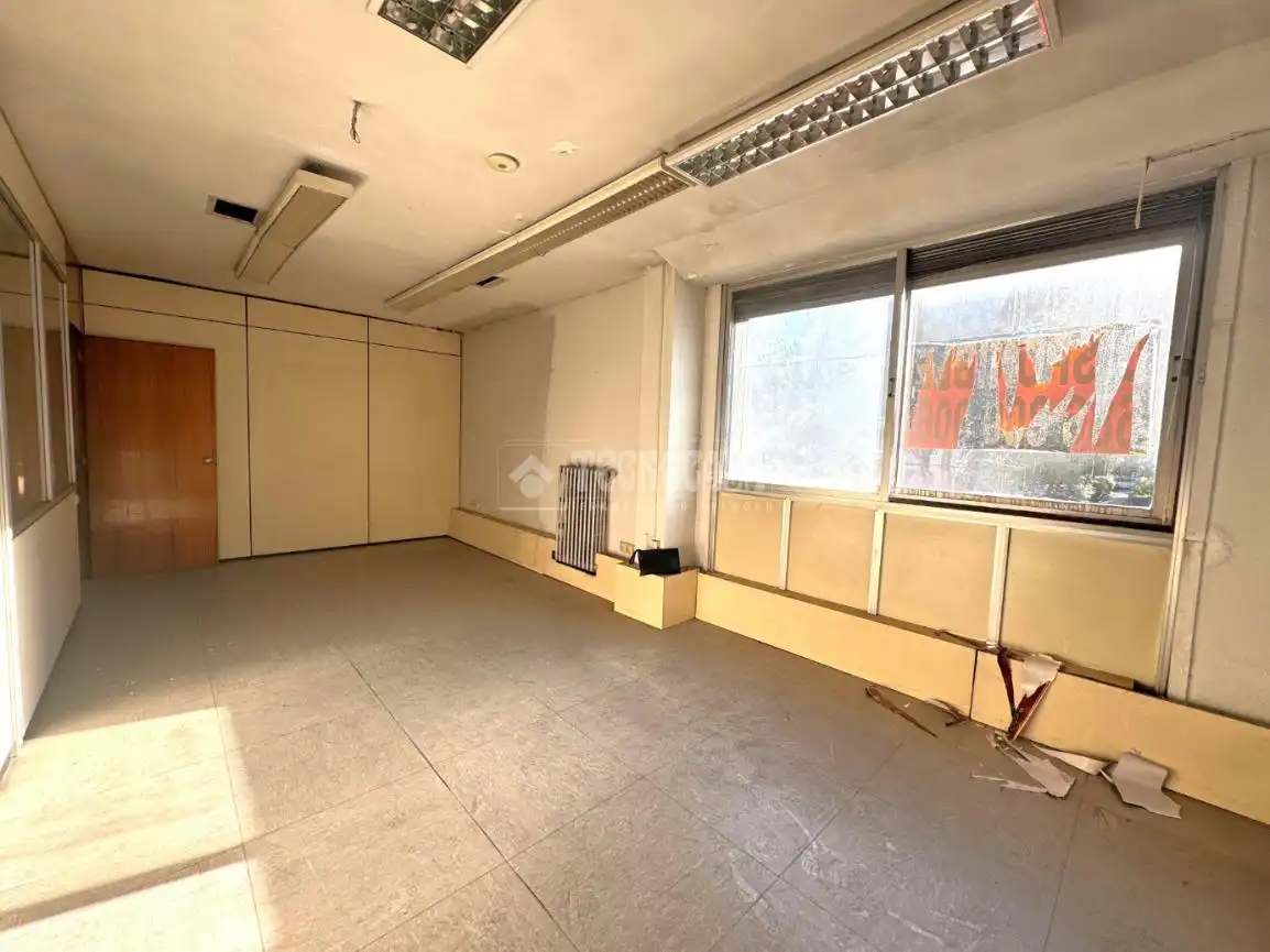 Local comercial en venda a HERMANOS GARCIA NOBLEJAS, imagen 3