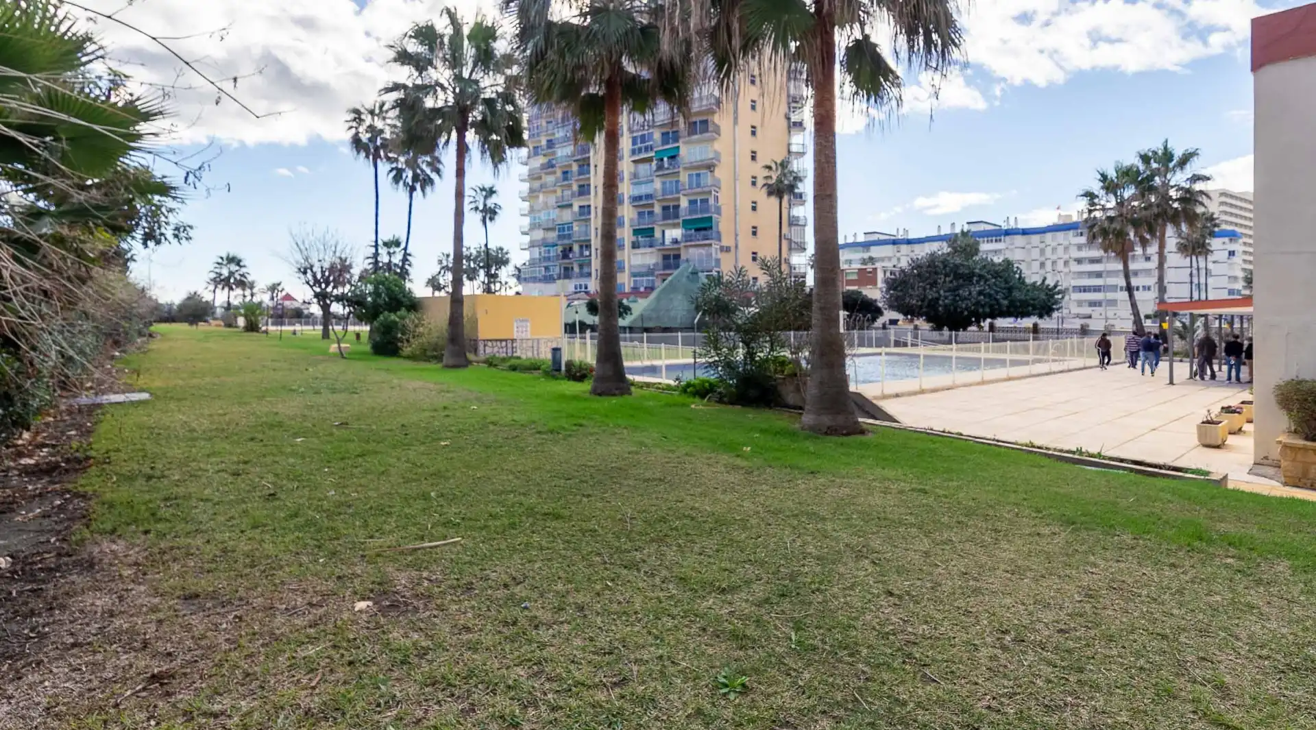 Aparcament de Estudi en venda en Benalmádena amb Aire condicionat, Terrassa i Moblat