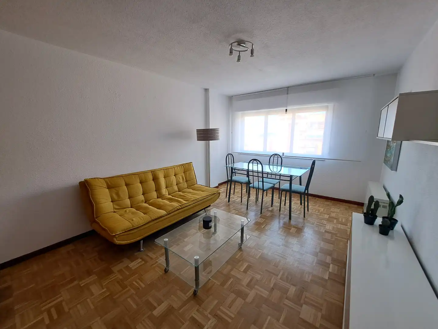 Sala de estar de Piso de alquiler en León Capital  con Parquet, Amueblado y Horno