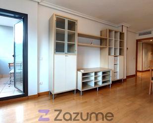 Sala d'estar de Apartament de lloguer en  Madrid Capital amb Aire condicionat, Calefacció i Jardí privat