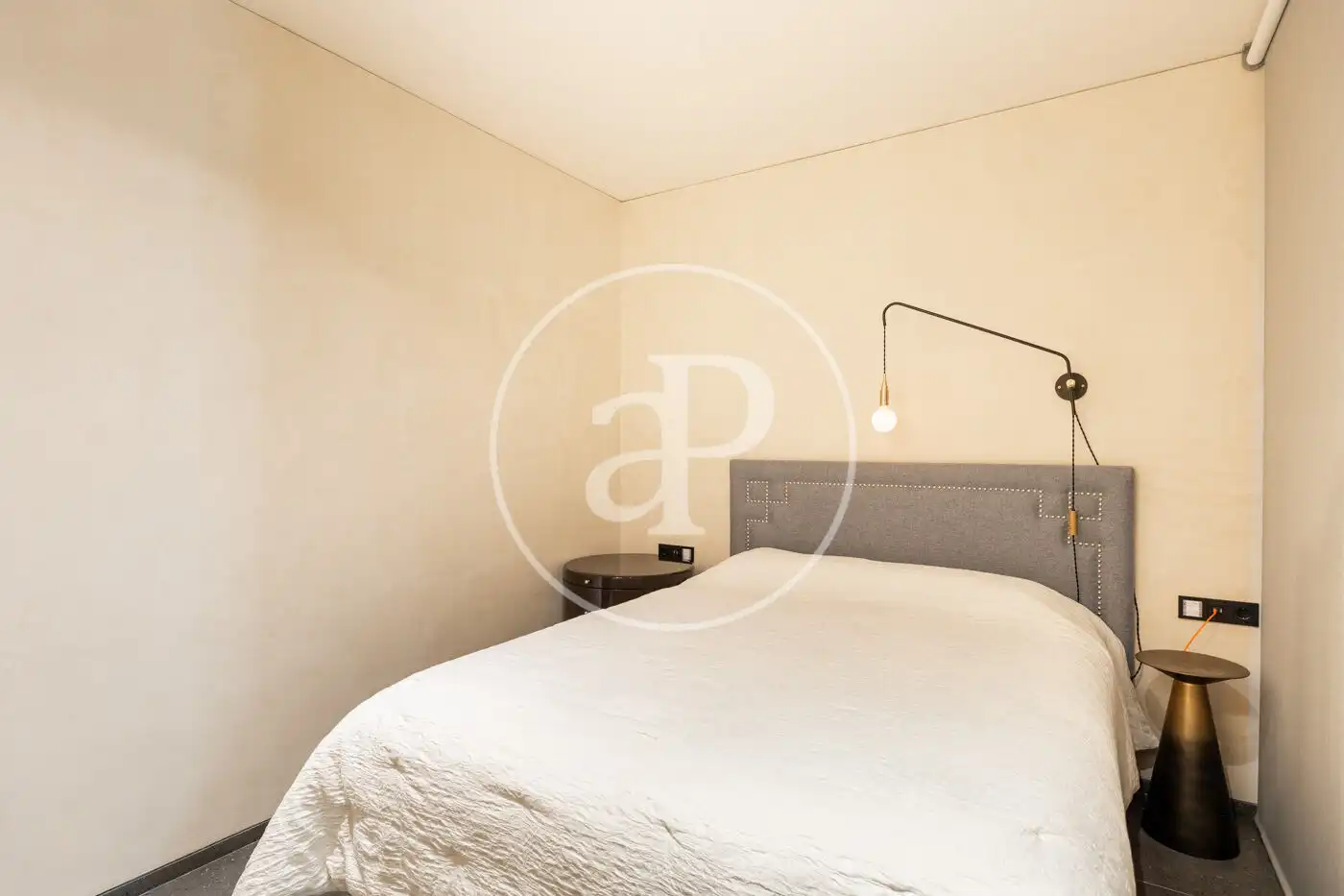 Schlafzimmer von Wohnung zum Verkauf in Barcelona mit Klimaanlage und Heizung
