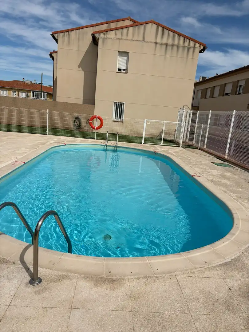 Piscina de Piso en venta en Ontígola con Calefacción, Trastero y Piscina comunitaria