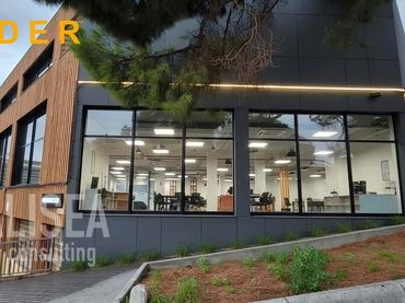 Industrial building to rent in Carrer Monturiol 116