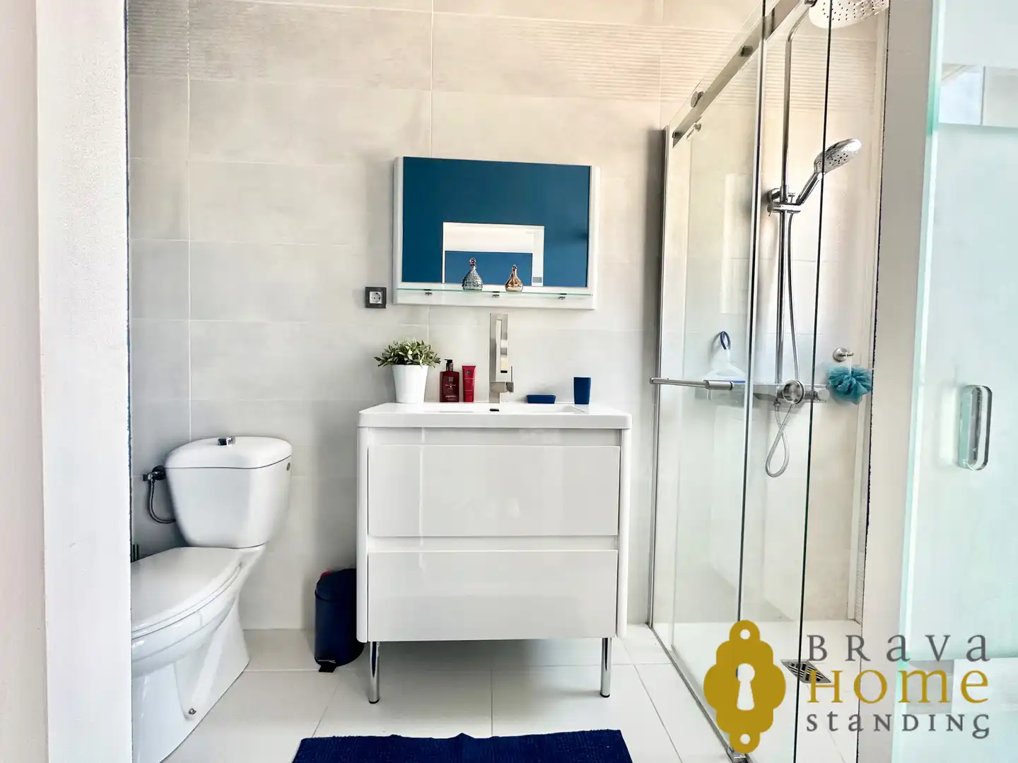 Badezimmer von Haus oder Chalet zum Verkauf in Empuriabrava mit Klimaanlage, Heizung und Privatgarten