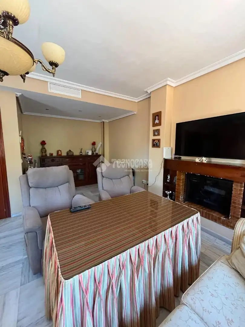 Sala de estar de Casa o chalet en venta en Alcalá de Guadaira con Aire acondicionado, Terraza y Amueblado