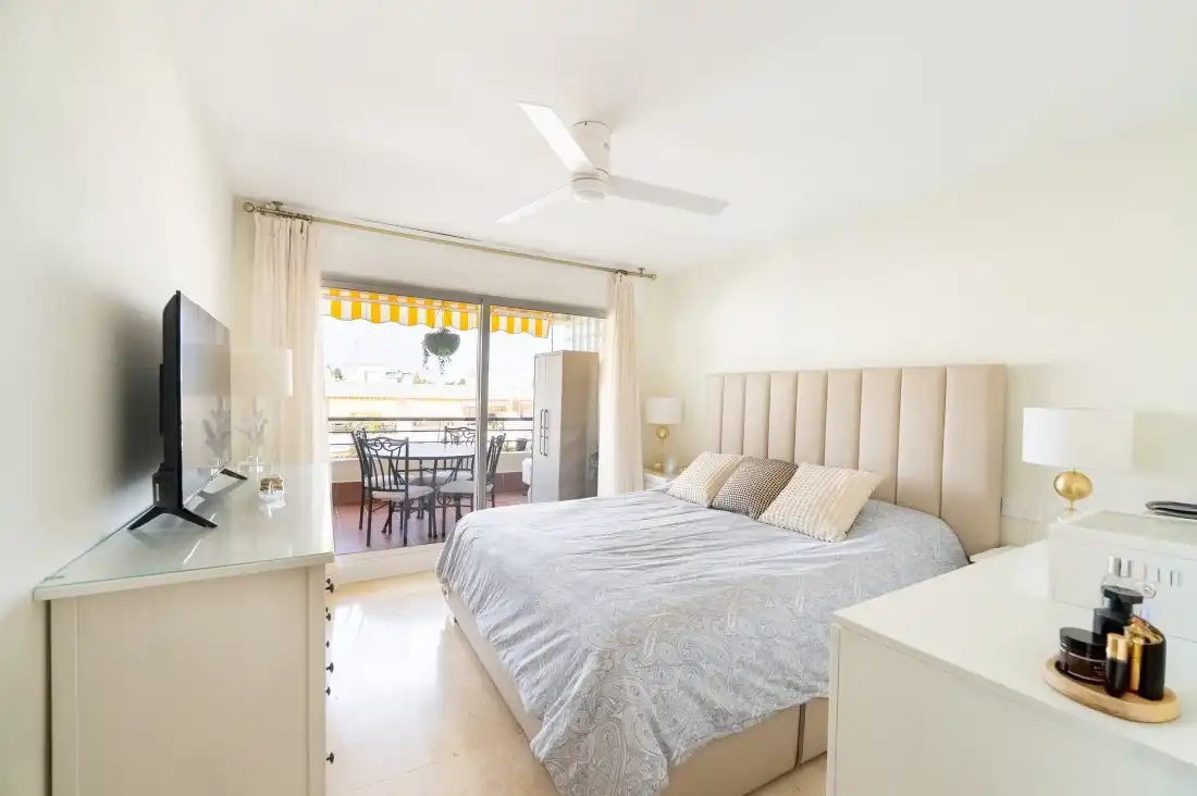 Bedroom of Flat for sale in Marbella  with Air Conditioner, Heating and Terrace