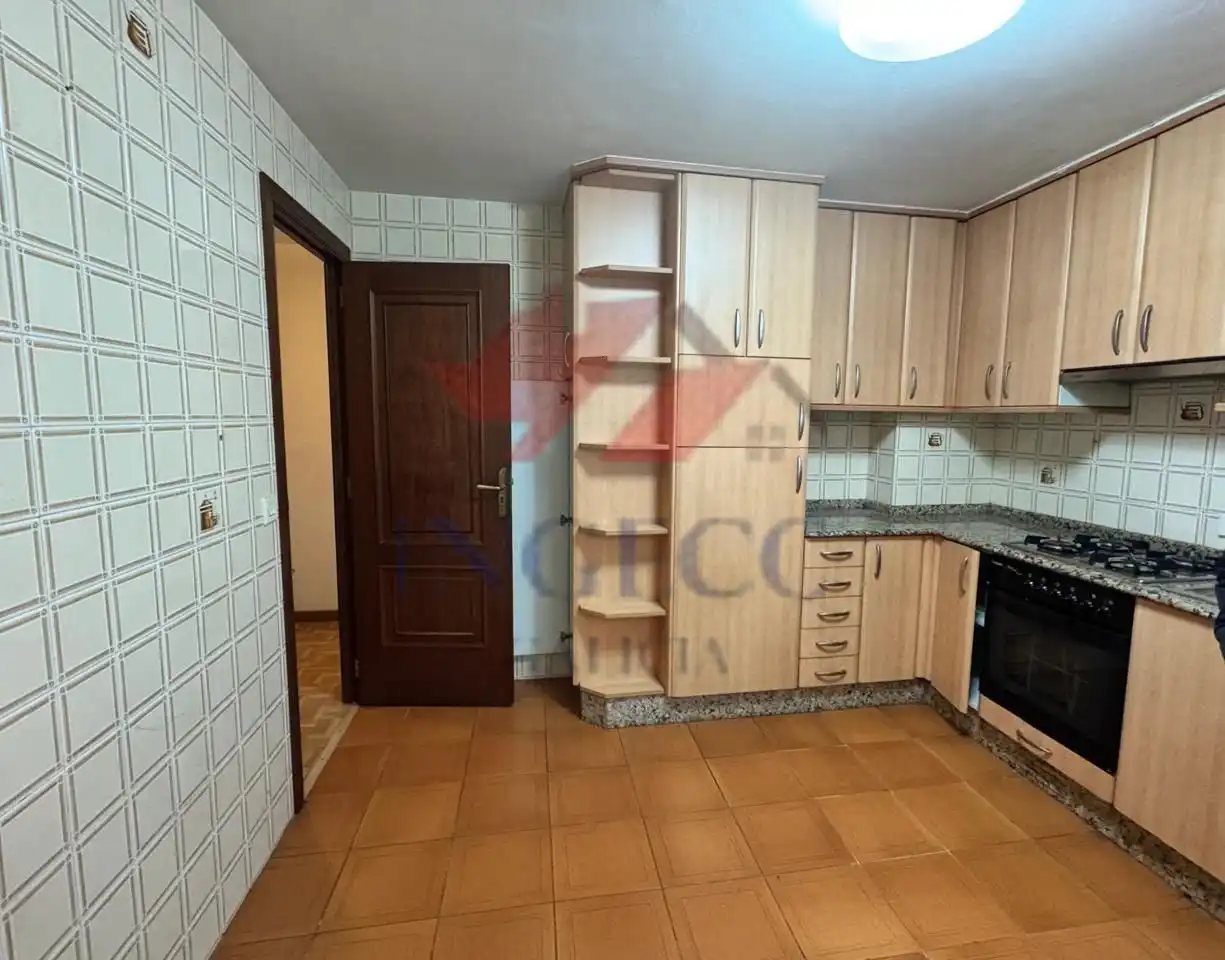 Cocina de Piso en venta en A Coruña Capital  con Calefacción, Parquet y Trastero