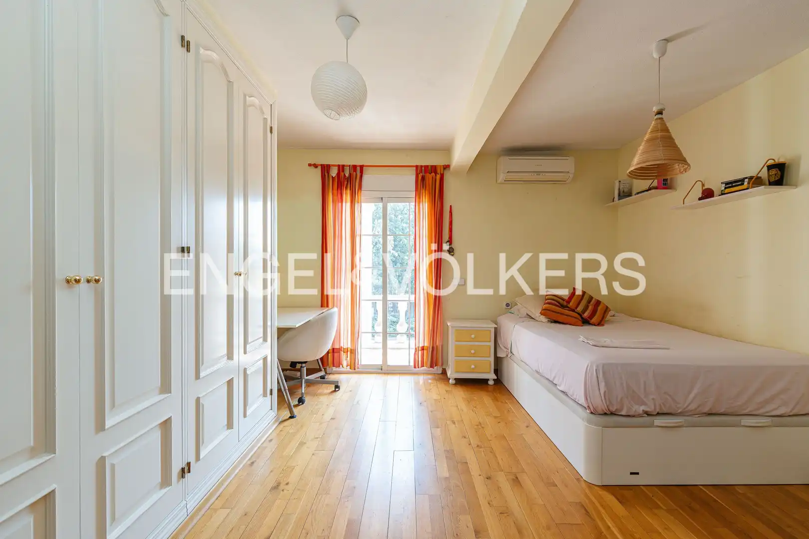 Habitación de Casa o chalet en venta en Las Rozas de Madrid con Aire acondicionado, Calefacción y Jardín privado