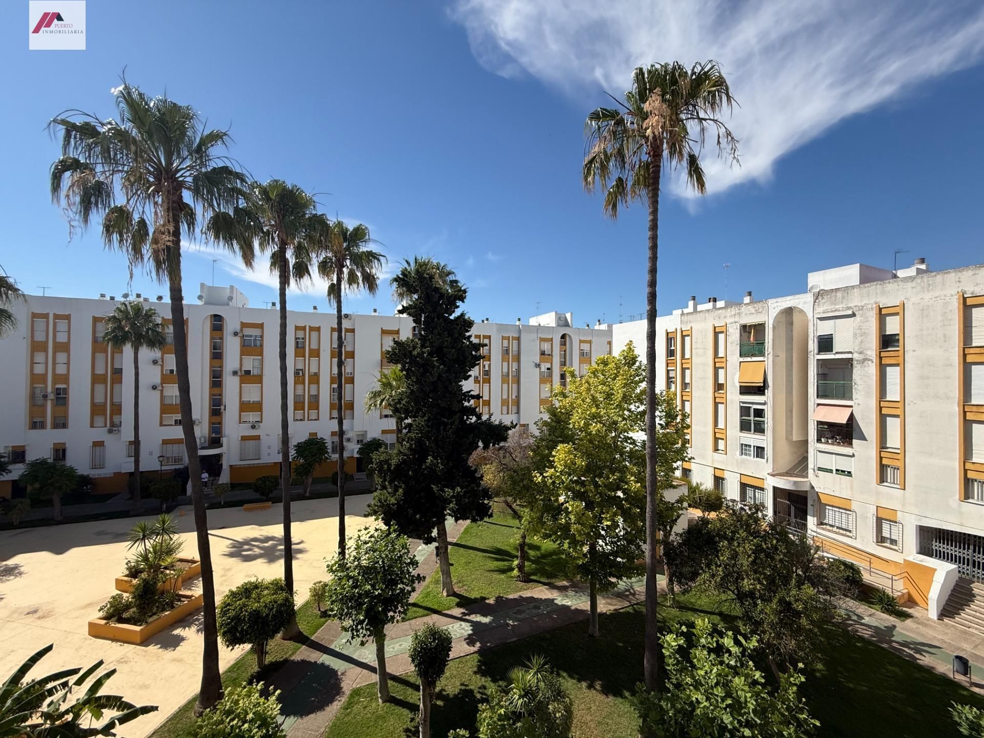 Vista exterior de Pis en venda en El Puerto de Santa María amb Aire condicionat i Terrassa