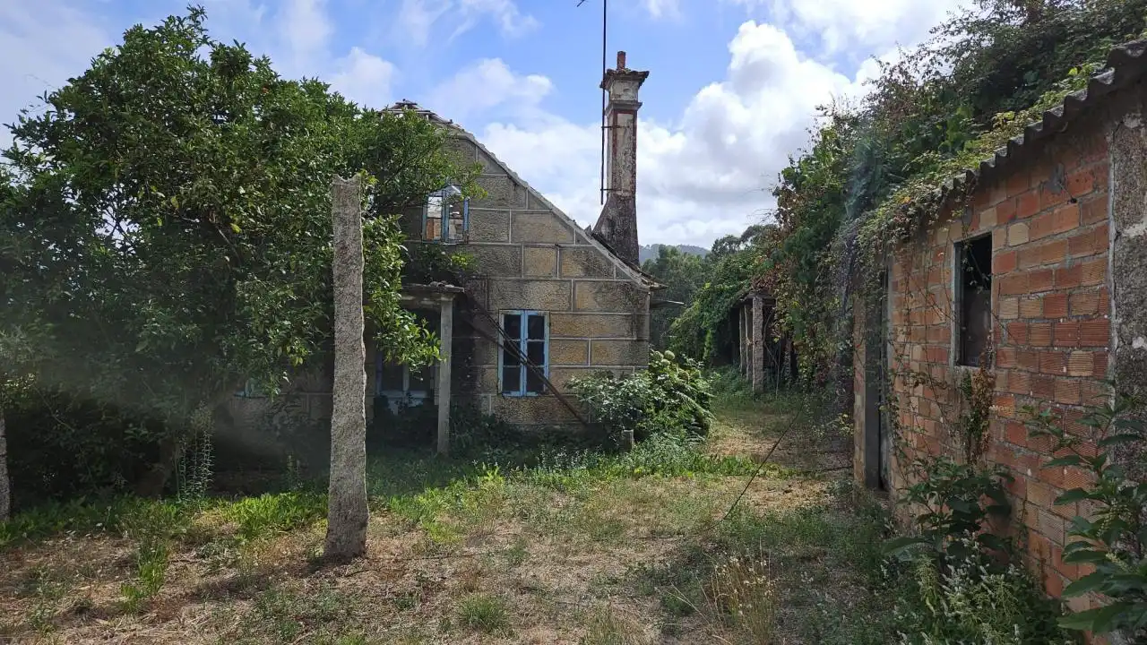 Vista exterior de Casa o xalet en venda en O Porriño   amb Calefacció, Jardí privat i Traster