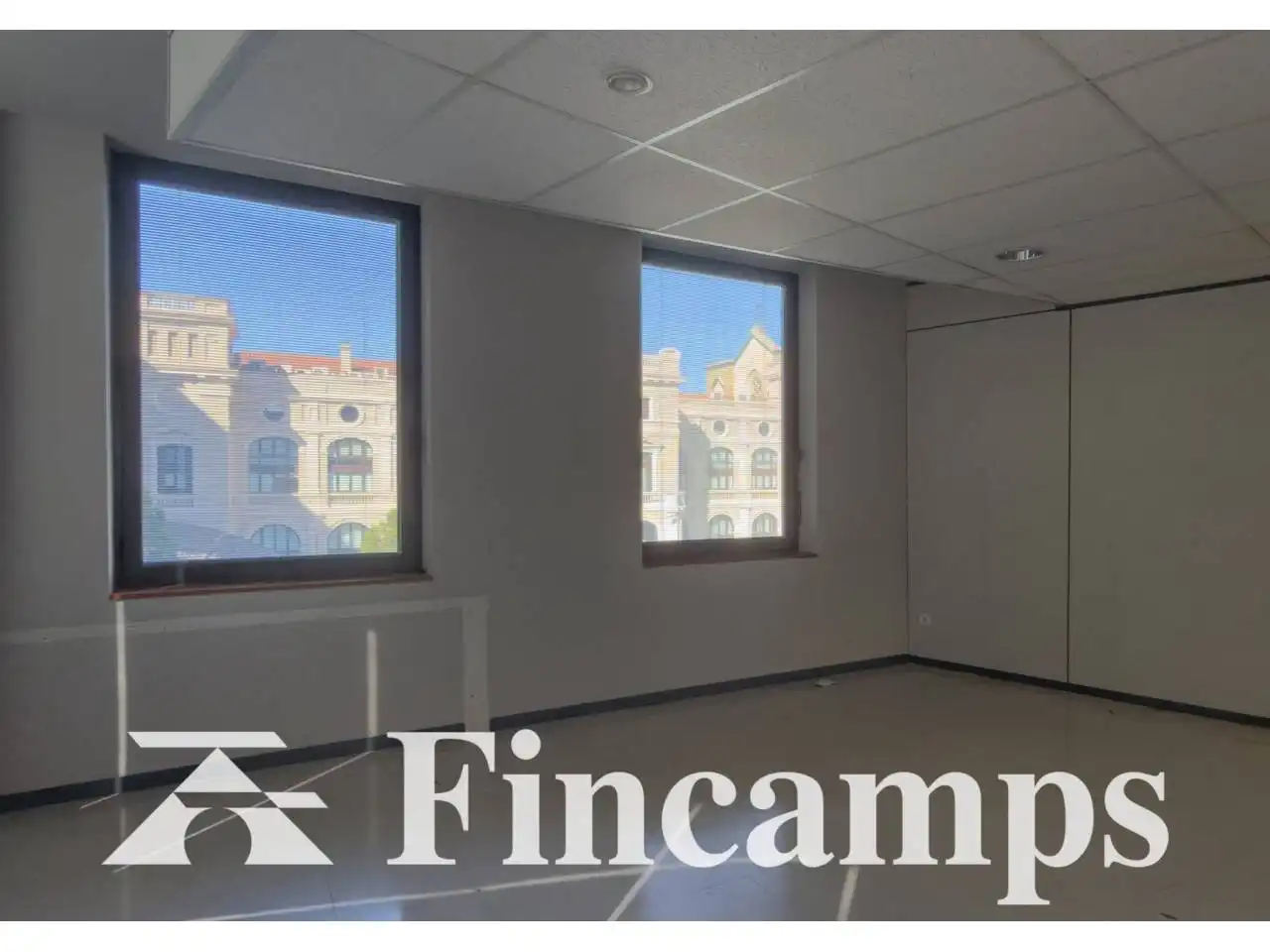 Büro zur Miete in Sabadell mit Klimaanlage, Heizung und Alarm