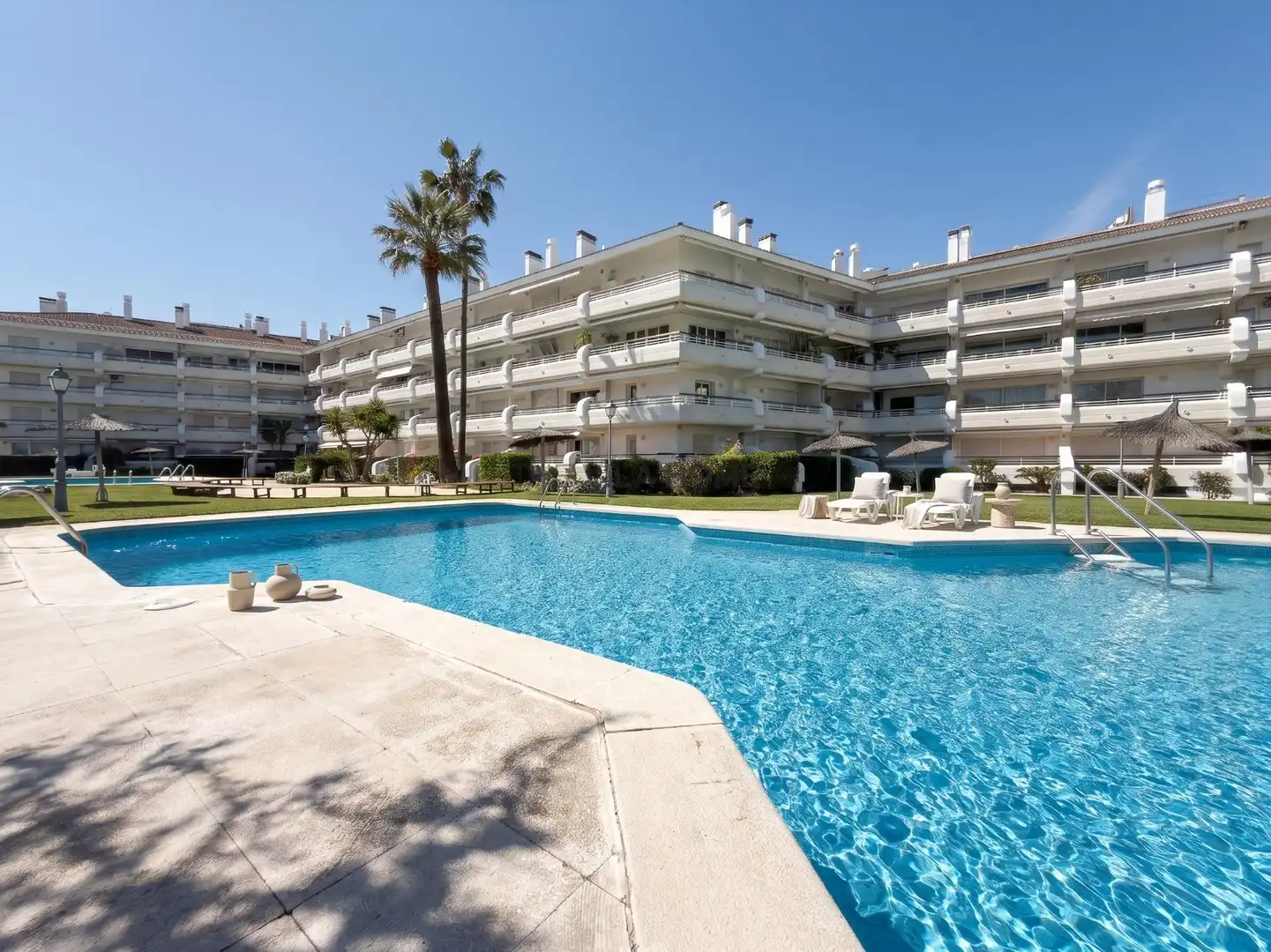 Exterior view of Flat for sale in Vilanova i la Geltrú  with Air Conditioner, Heating and Private garden