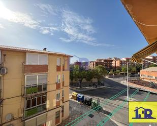 Vista exterior de Pis en venda en Cuenca Capital amb Calefacció, Terrassa i Moblat