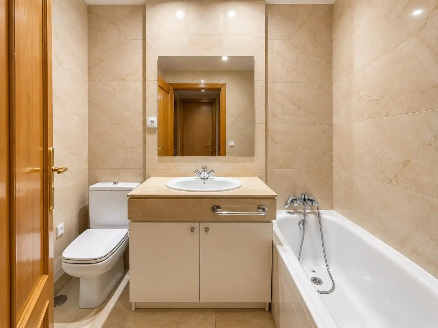 Badezimmer von Wohnung zur Miete in  Madrid Capital mit Klimaanlage