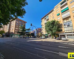 Vista exterior de Pis en venda en Cuenca Capital amb Calefacció i Moblat