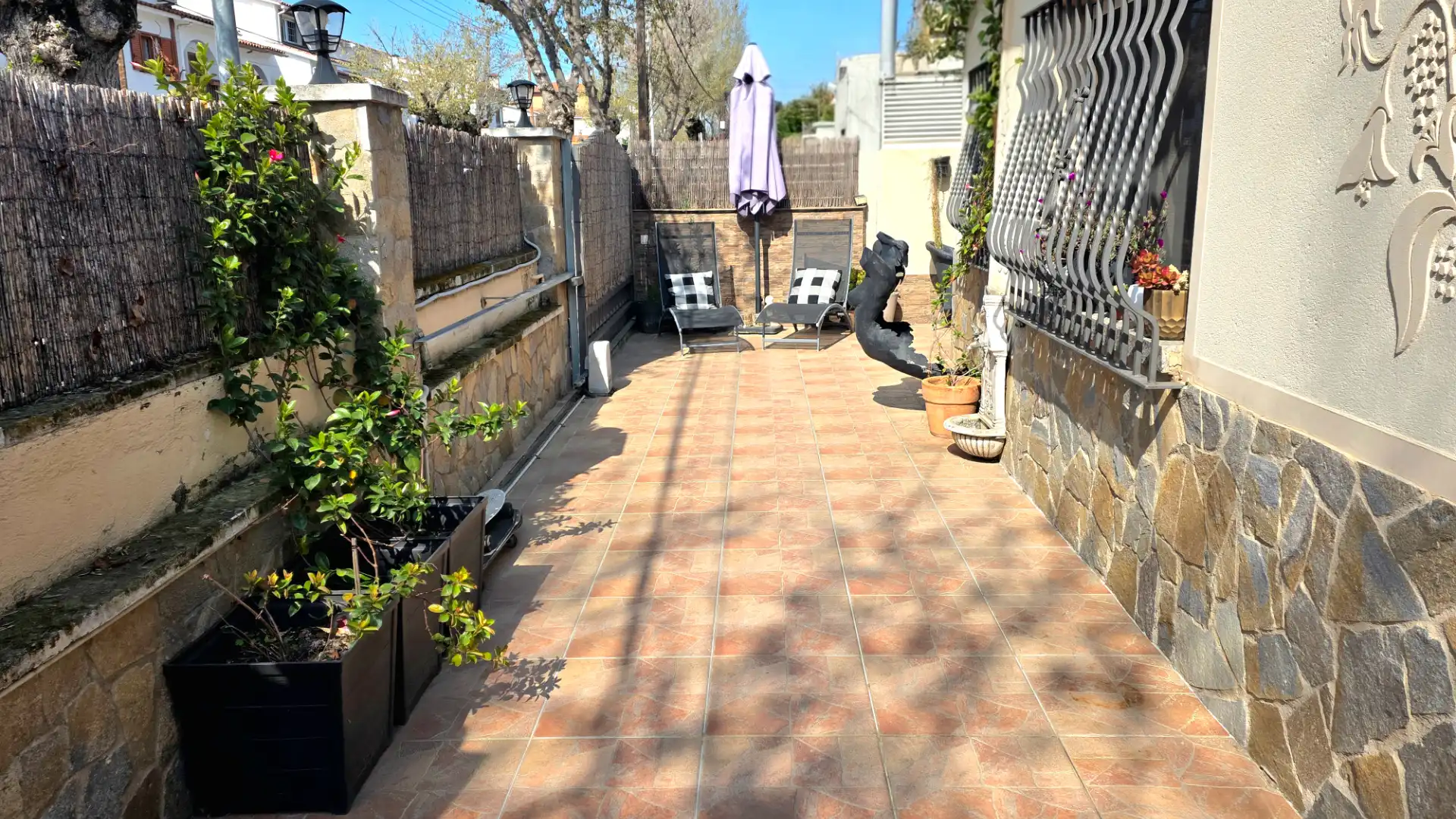 Terrassa de Casa adosada en venda en Cerdanyola del Vallès amb Aire condicionat, Calefacció i Jardí privat