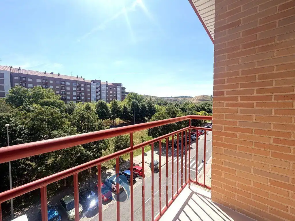 Terrasse von Wohnung zur Miete in  Logroño mit Heizung
