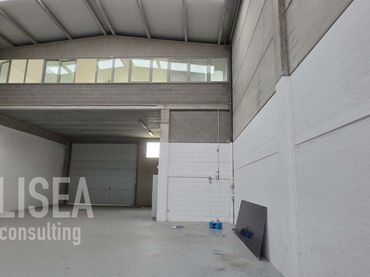 Nau industrial de lloguer a Carrer de la Premsa 12