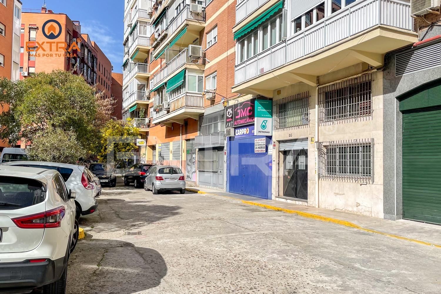 Exterior view of Premises for sale in  Madrid Capital