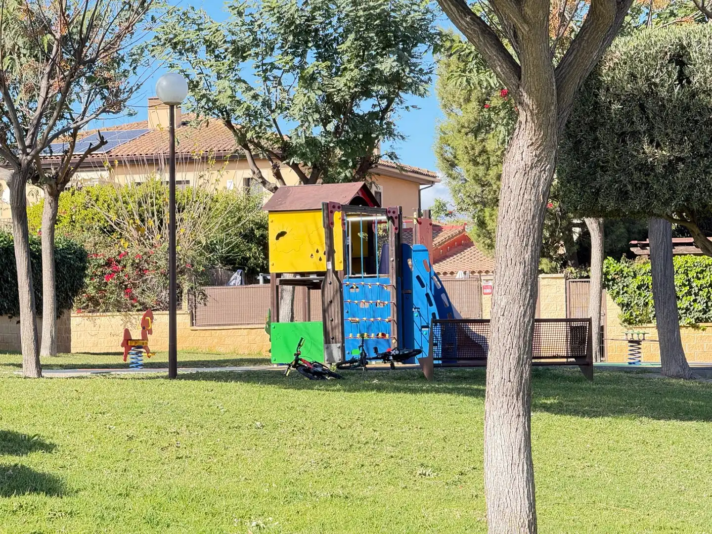 Vista exterior de Casa o xalet en venda en Mutxamel amb Aire condicionat, Calefacció i Jardí privat