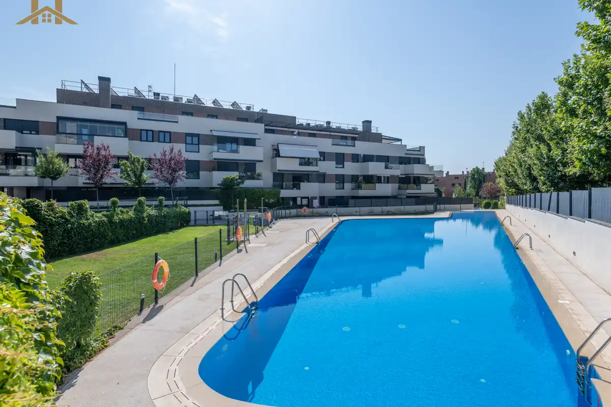 Piscina de Pis en venda en Colmenar Viejo amb Calefacció, Terrassa i Traster