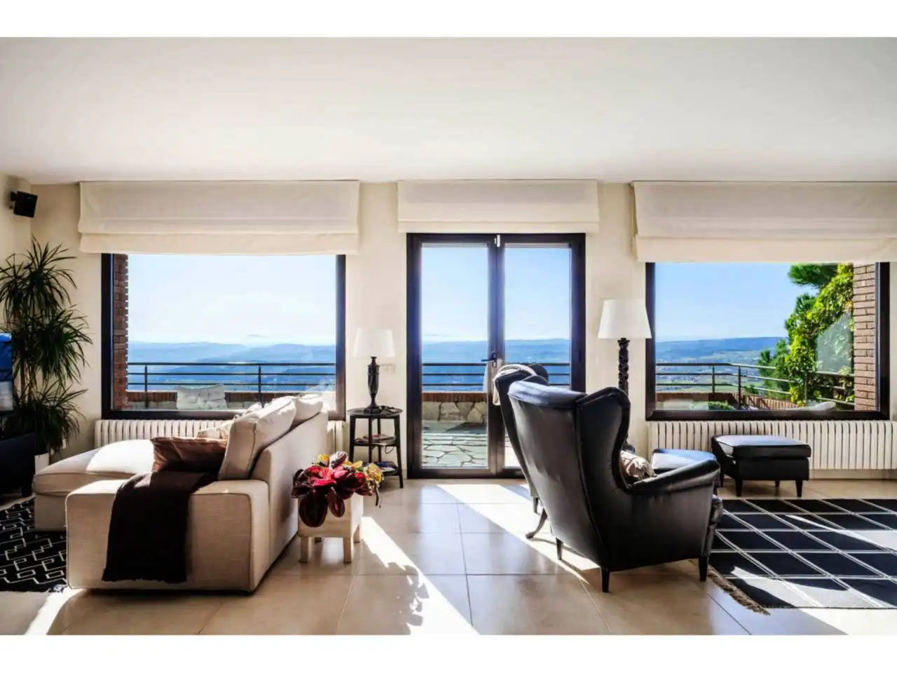 Villa con giardino in vendita a Berga, imagen 10
