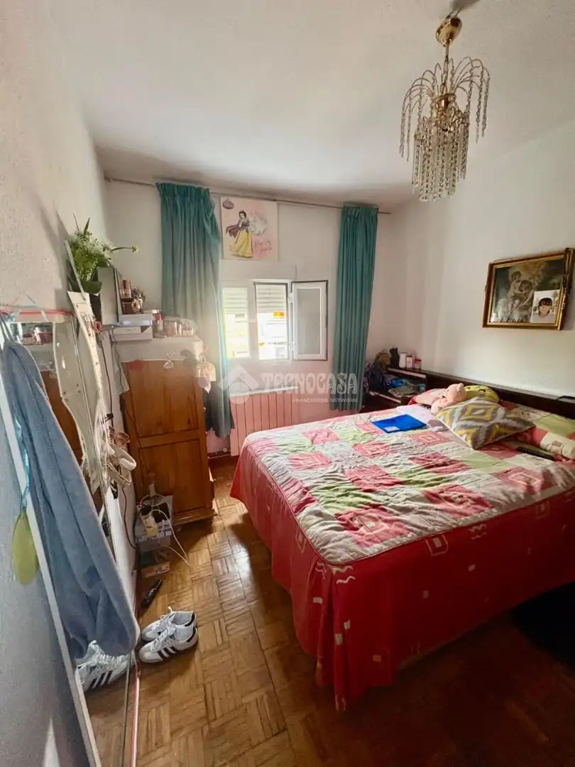 Dormitori de Pis en venda en Madrid amb Calefacció, Terrassa i Balcó