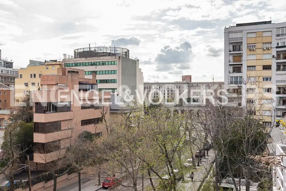 Außenansicht von Wohnung zur Miete in Madrid mit Klimaanlage und Heizung