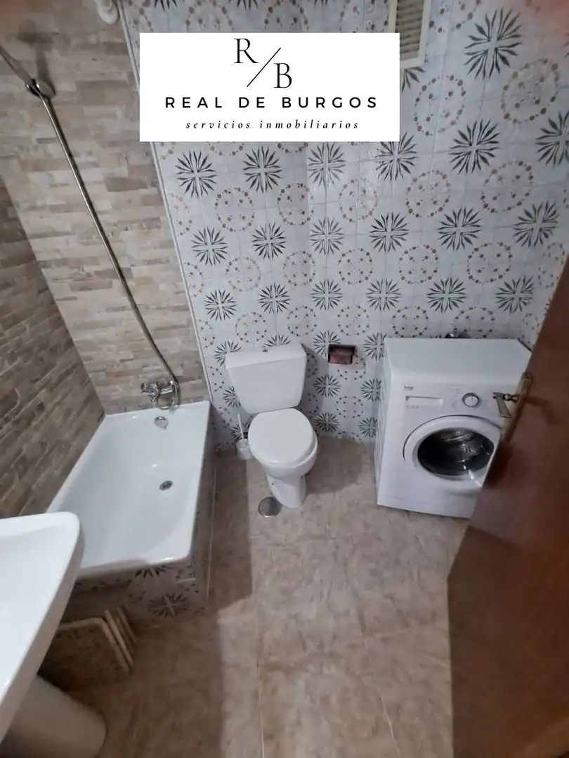 Bathroom of Flat for rent in Valladolid  with Heating, Terrace and Furnished