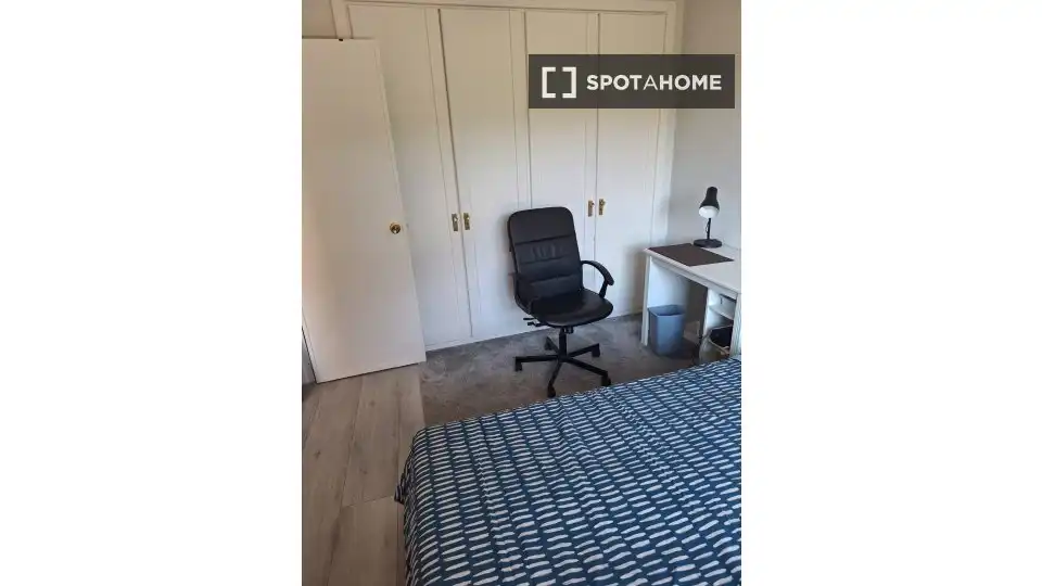 Habitación de Piso para compartir en Madrid con Aire acondicionado, Calefacción y Amueblado