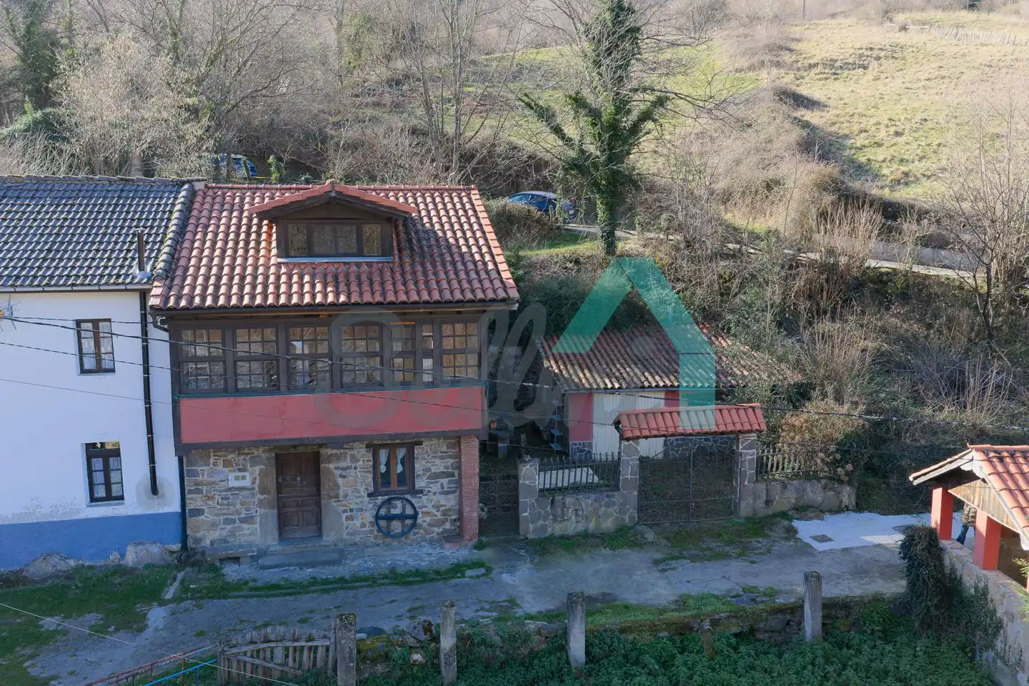 Vista exterior de Casa adosada en venda en Aller amb Jardí privat, Terrassa i Traster