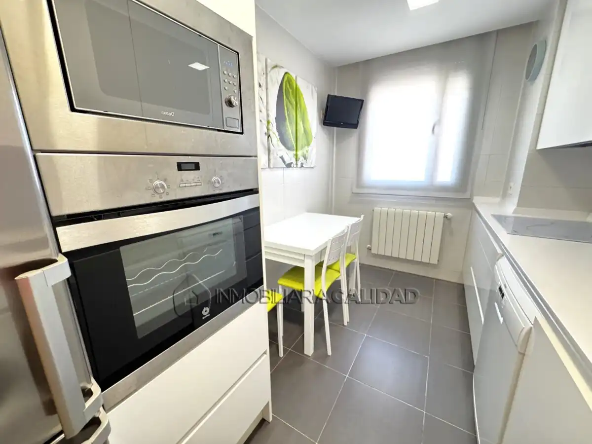 Cocina de Piso en venta en Burgos con Calefacción, Terraza y Trastero